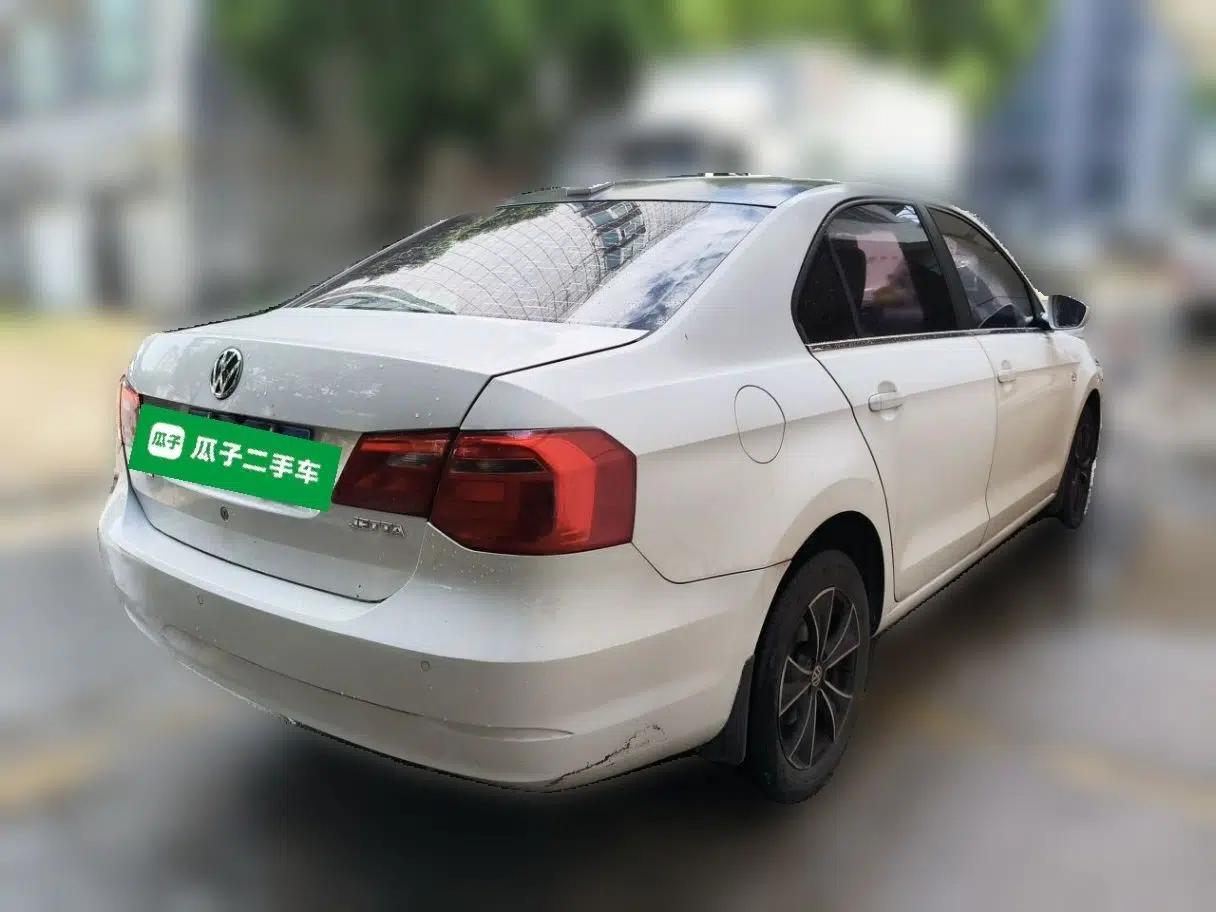 Volkswagen Jetta 2015 Value Edition 1.6L Automatic Comfort Version — миниатюра 6
