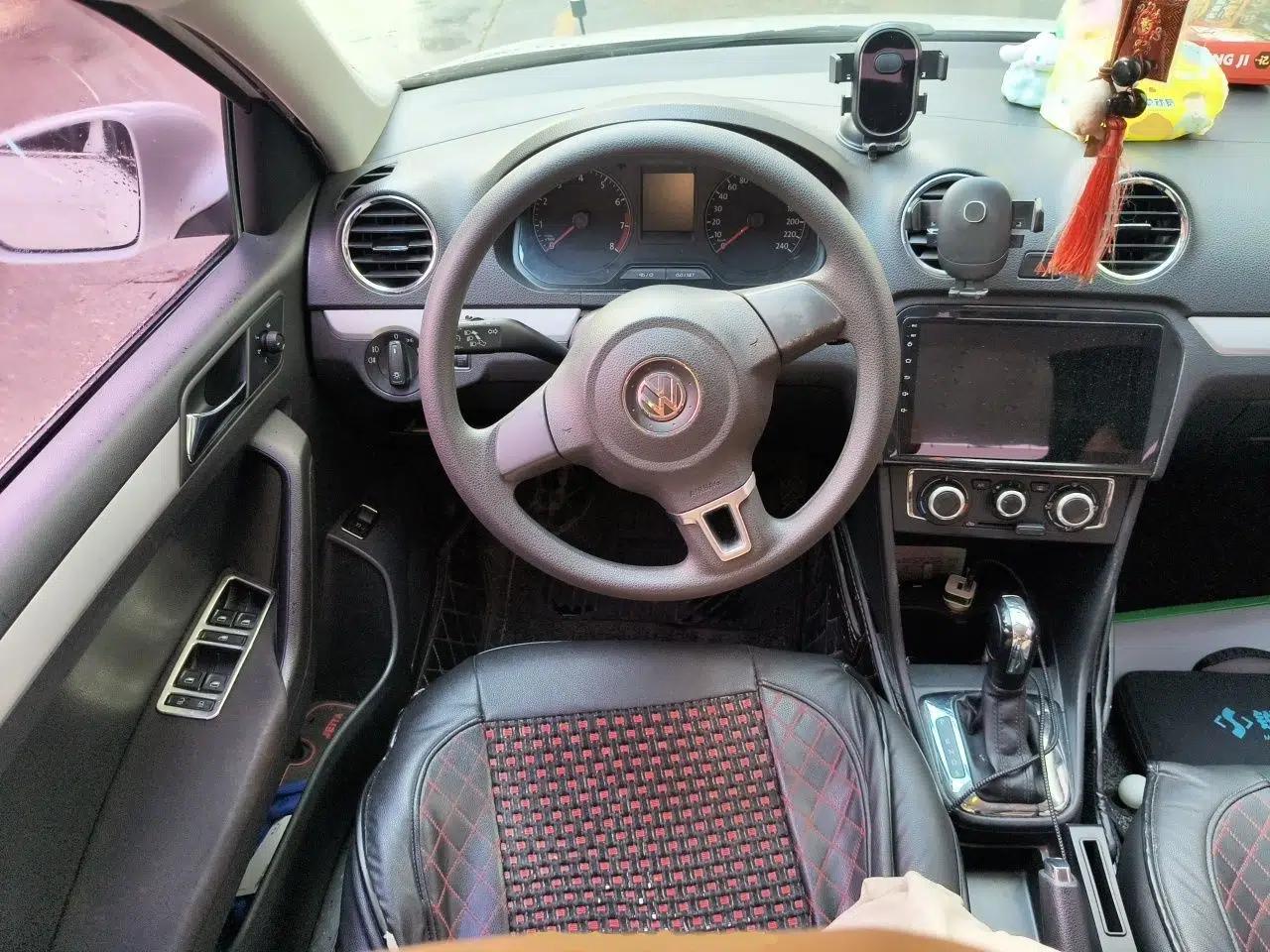 Volkswagen Jetta 2015 Value Edition 1.6L Automatic Comfort Version — миниатюра 10