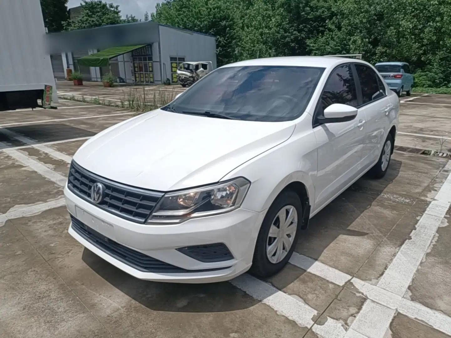 Volkswagen Jetta 2017 1.5L Manual Fashion Edition — миниатюра 1