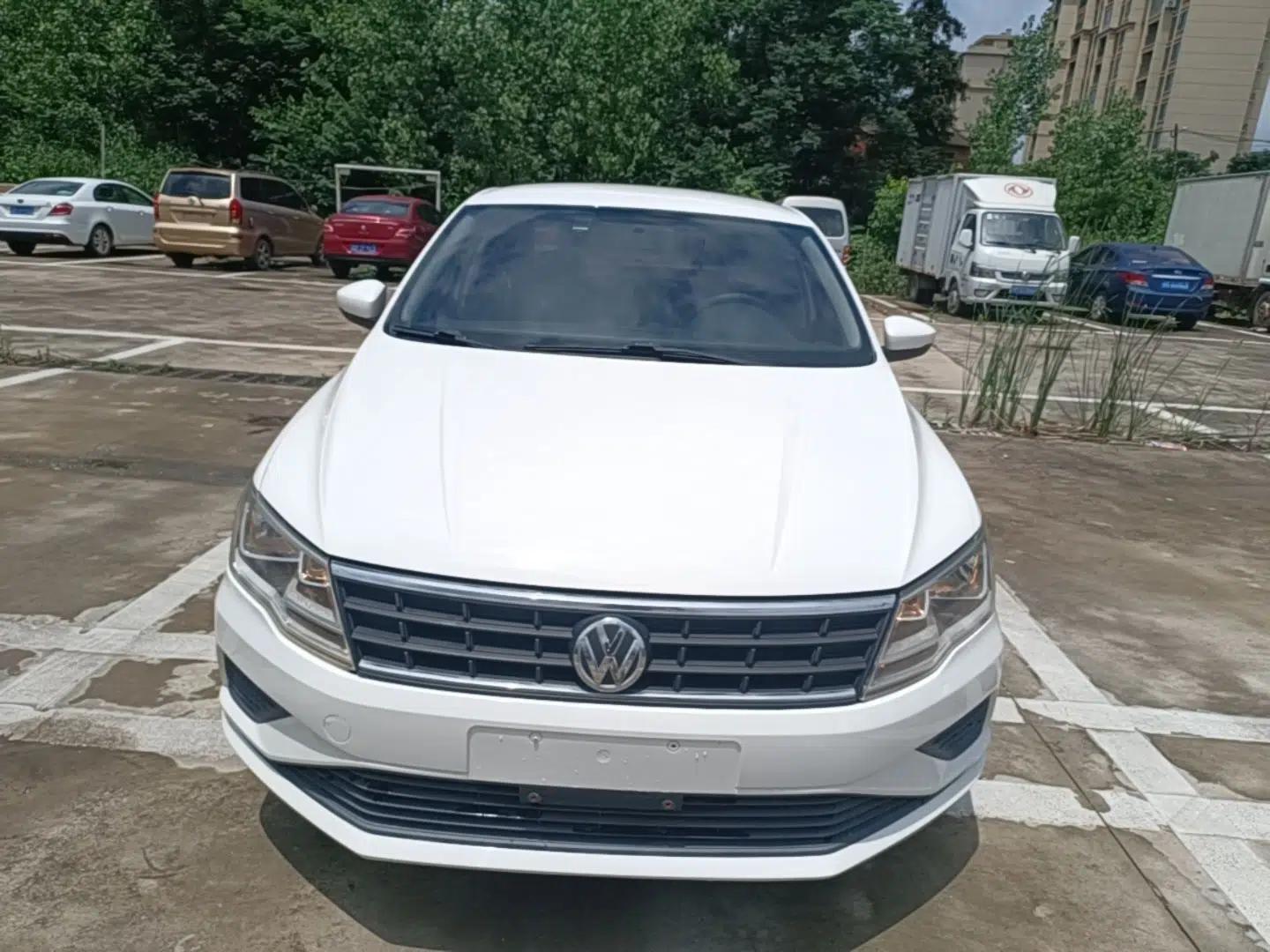 Volkswagen Jetta 2017 1.5L Manual Fashion Edition — миниатюра 2