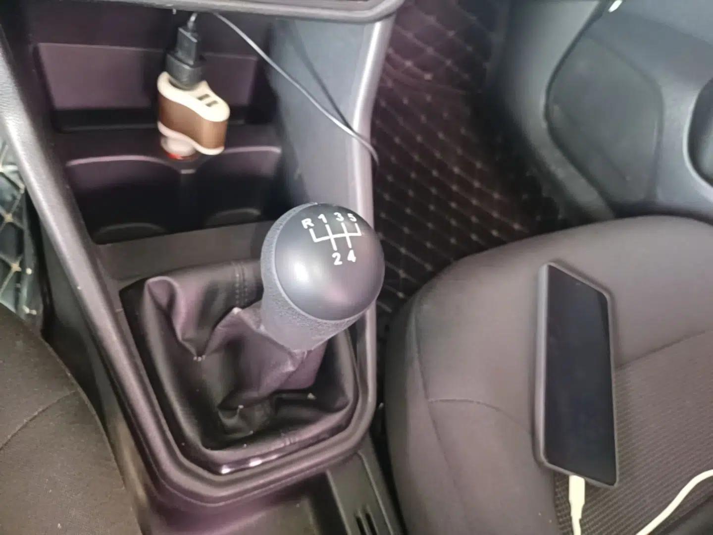 Volkswagen Jetta 2017 1.5L Manual Fashion Edition — миниатюра 16
