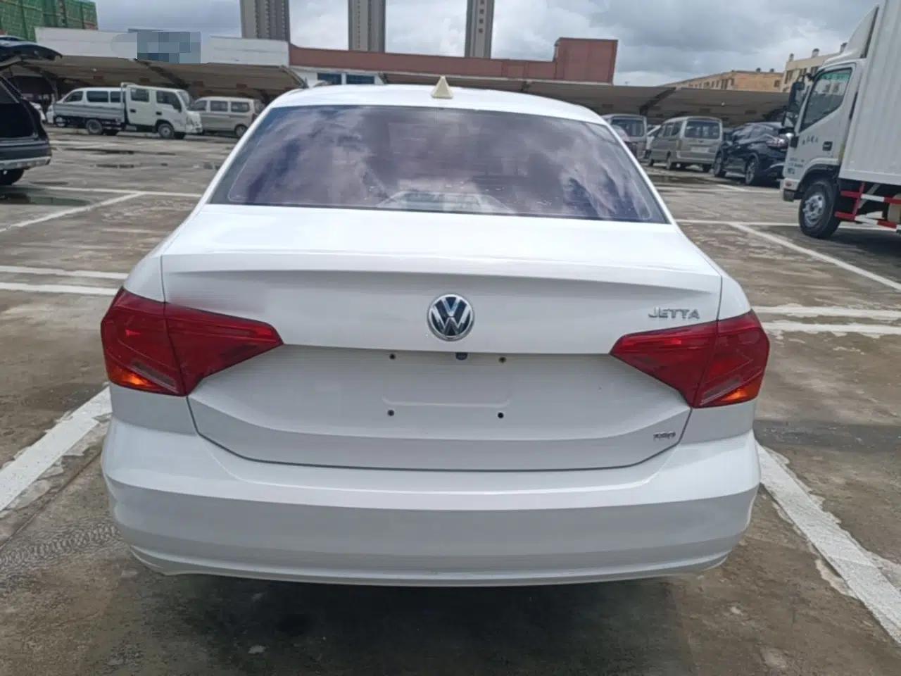Volkswagen Jetta 2017 1.5L Manual Fashion Edition — миниатюра 5