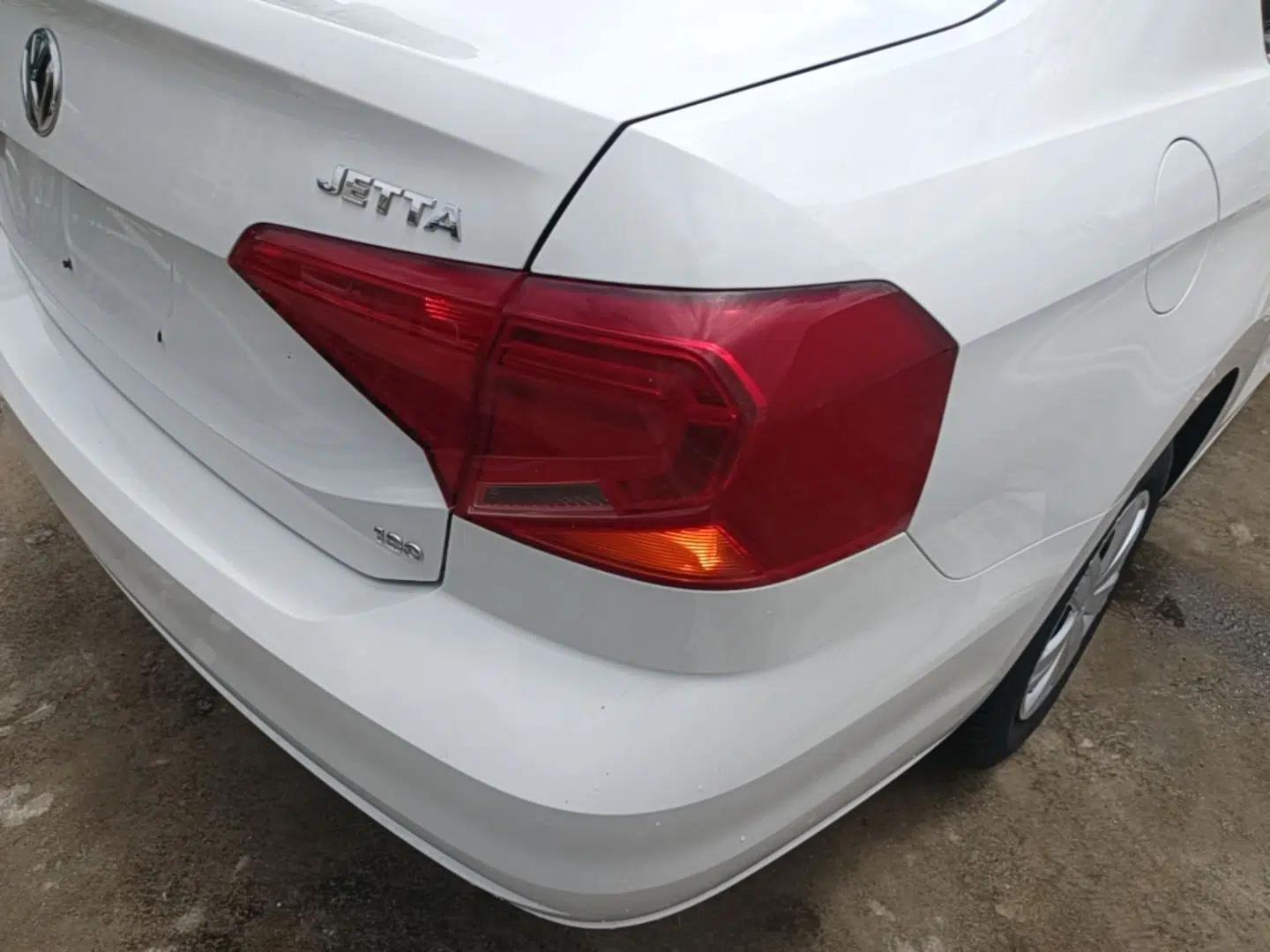 Volkswagen Jetta 2017 1.5L Manual Fashion Edition — миниатюра 9