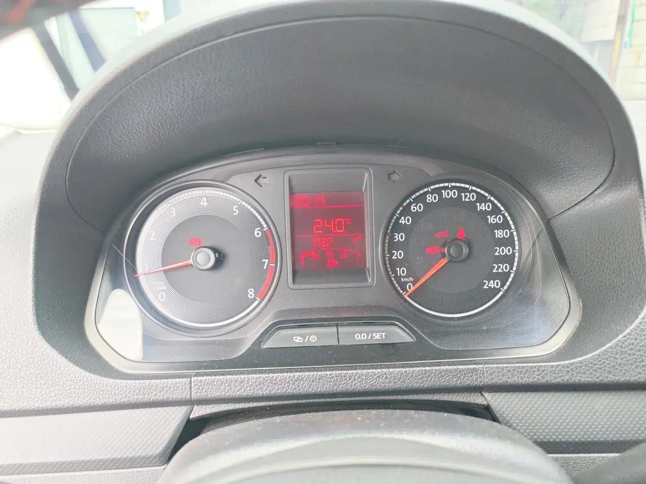 Volkswagen Jetta 2017 1.4L Manual Fashion Edition — миниатюра 11