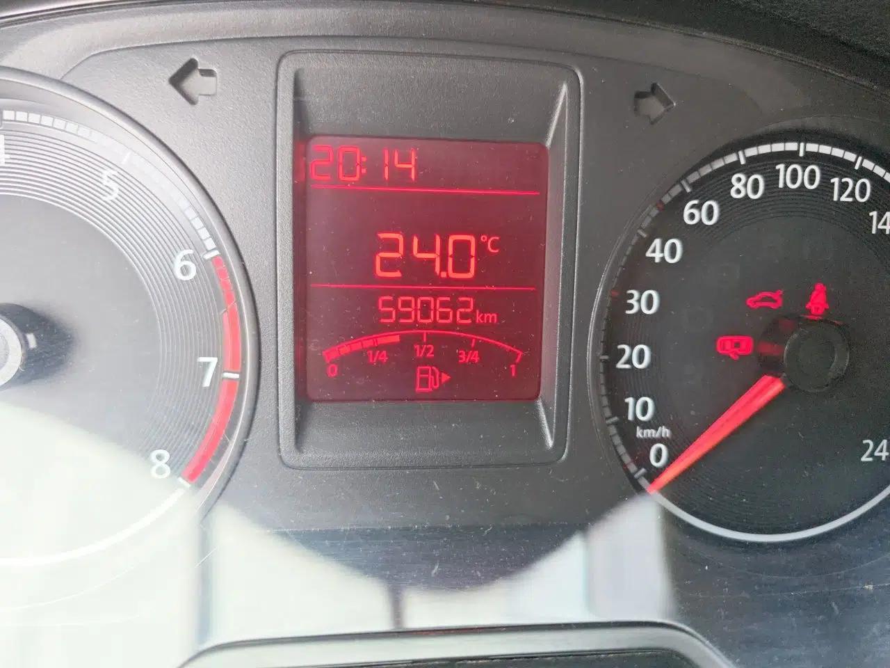 Volkswagen Jetta 2017 1.4L Manual Fashion Edition — миниатюра 12