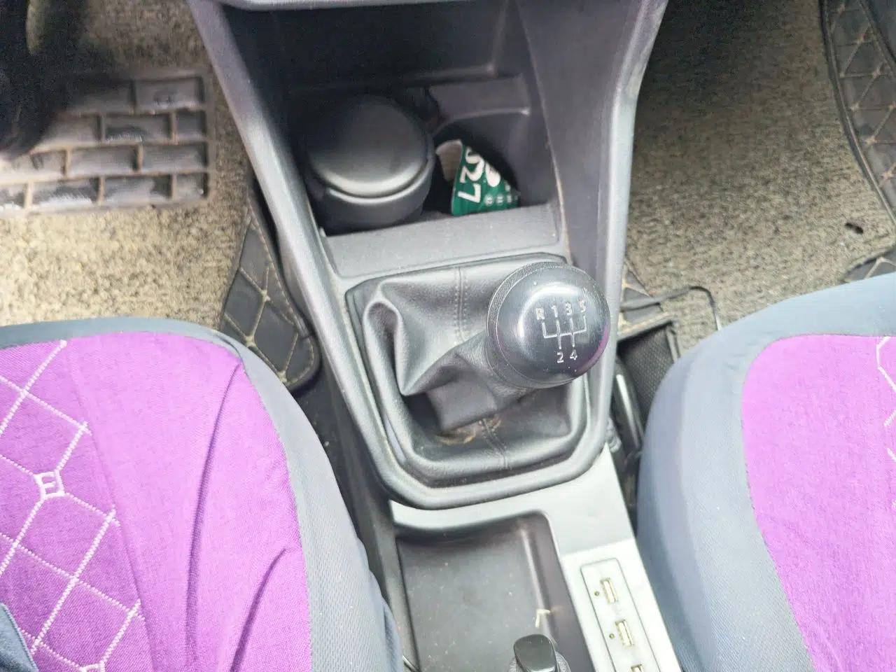 Volkswagen Jetta 2017 1.4L Manual Fashion Edition — миниатюра 14