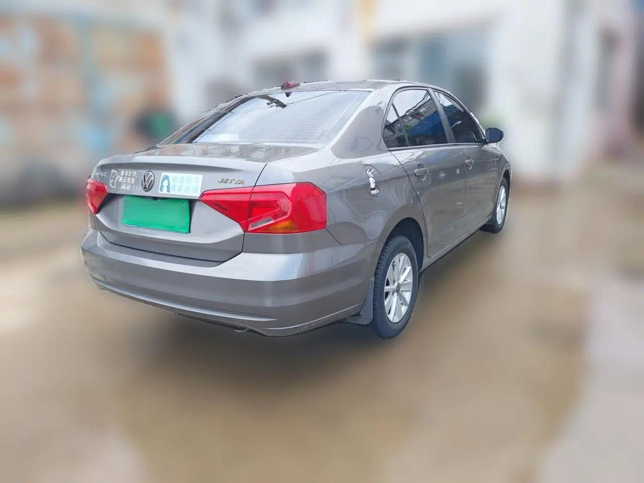 Volkswagen Jetta 2017 1.4L Manual Fashion Edition — миниатюра 6