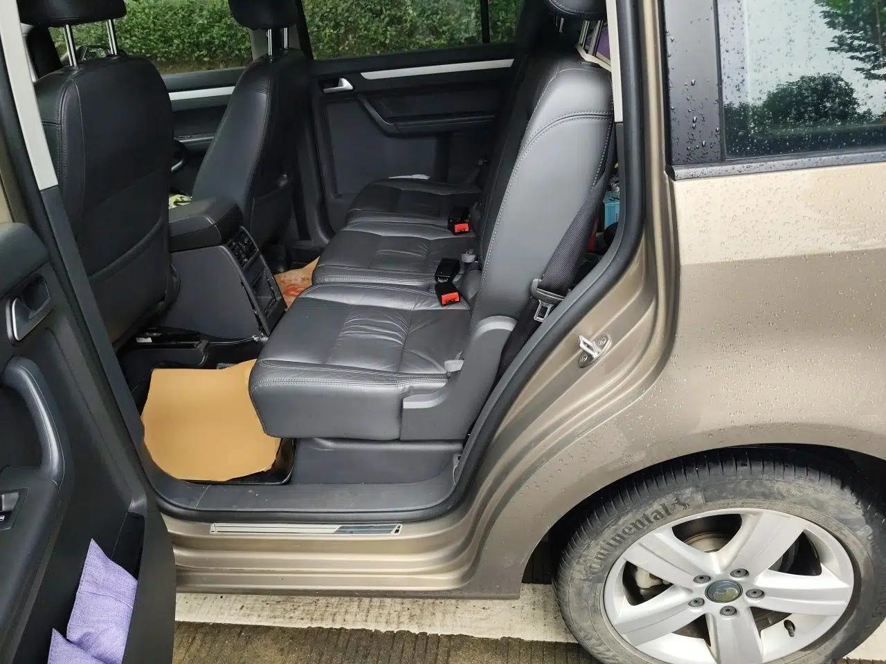 Volkswagen Touran 2015 1.4T DSG Comfort Edition 5 Seats — миниатюра 17