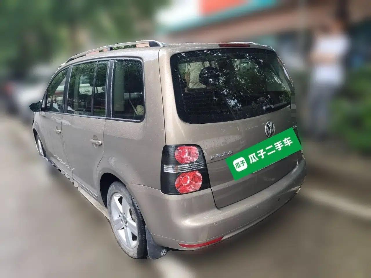 Volkswagen Touran 2015 1.4T DSG Comfort Edition 5 Seats — миниатюра 4