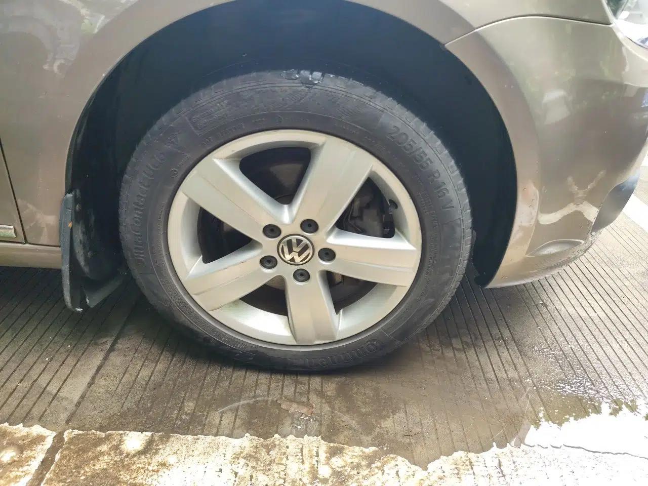 Volkswagen Touran 2015 1.4T DSG Comfort Edition 5 Seats — миниатюра 8