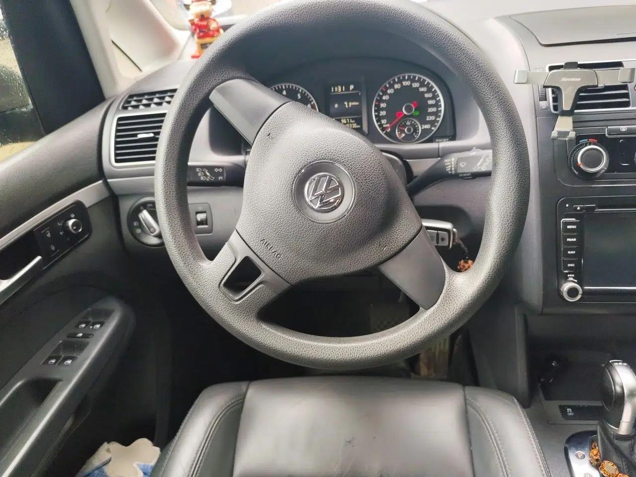 Volkswagen Touran 2015 1.4T DSG Comfort Edition 5 Seats — миниатюра 10