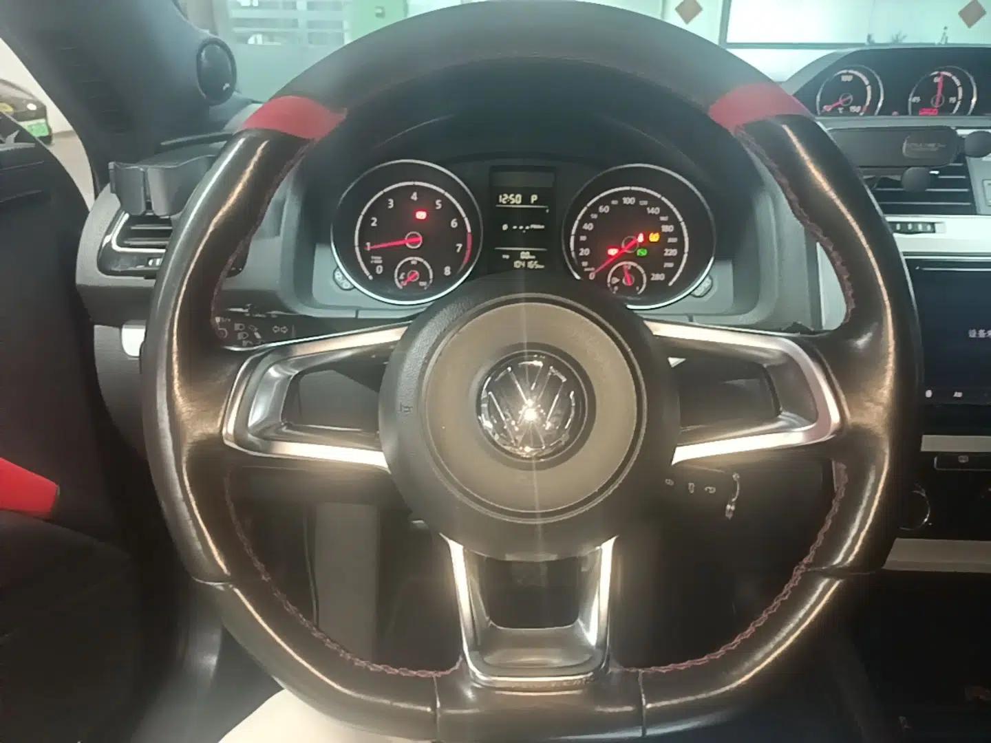 Volkswagen Scirocco 2015 1.4TSI Fashion Edition — миниатюра 13