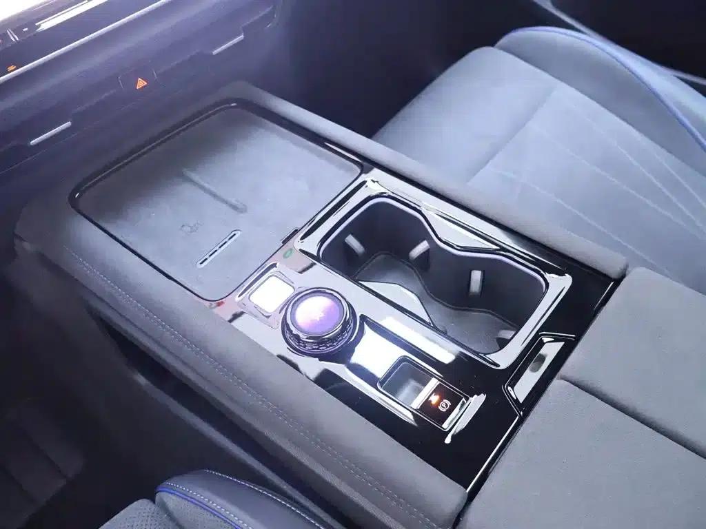 2025 Teramont Pro 450TSI 4WD Summit Edition — миниатюра 11