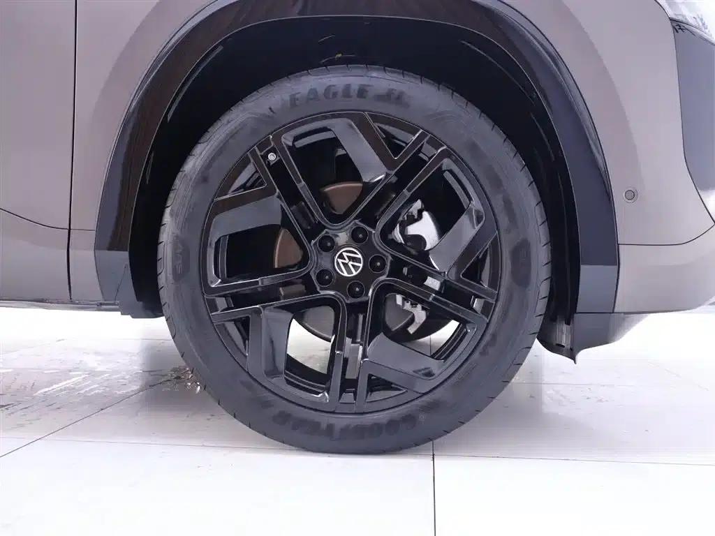 2025 Teramont Pro 450TSI 4WD Summit Edition — миниатюра 26