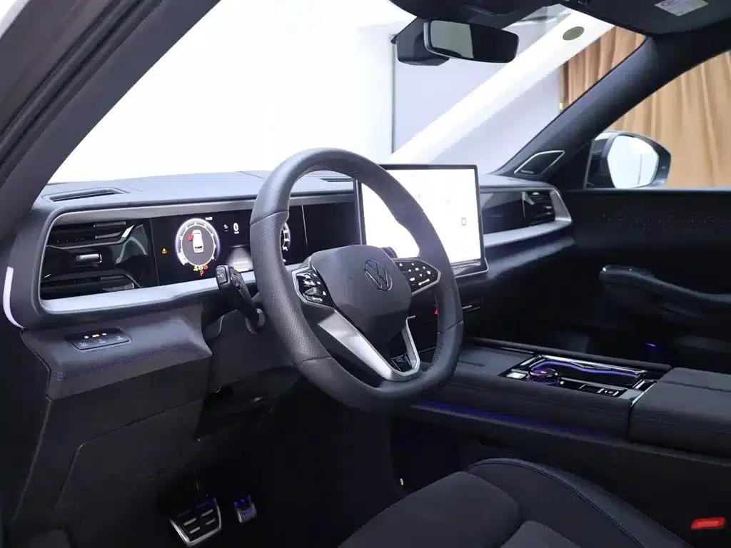 2025 Teramont Pro 450TSI 4WD Summit Edition — миниатюра 10