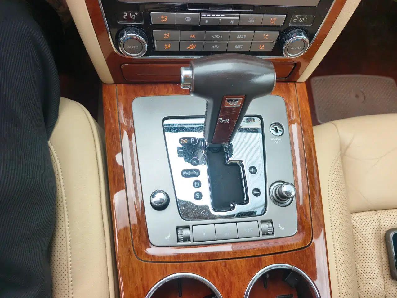 Volkswagen Phaeton 2009 3.6L V6 5-Seater Extended Comfort Version — миниатюра 14