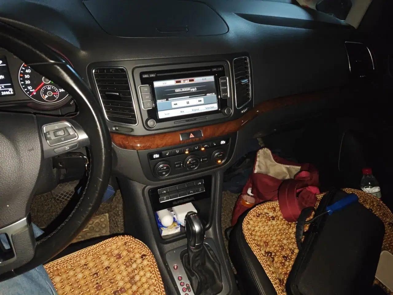 Volkswagen Sharan 2015 1.8TSI Comfort Model — миниатюра 13