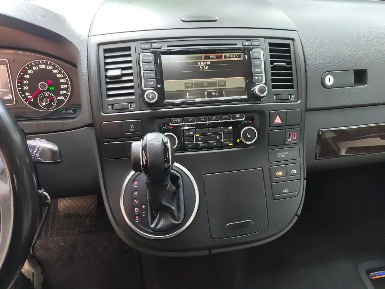 Volkswagen Multivan 2012 2.0 TSI Four-Wheel Drive Deluxe Edition — миниатюра 13