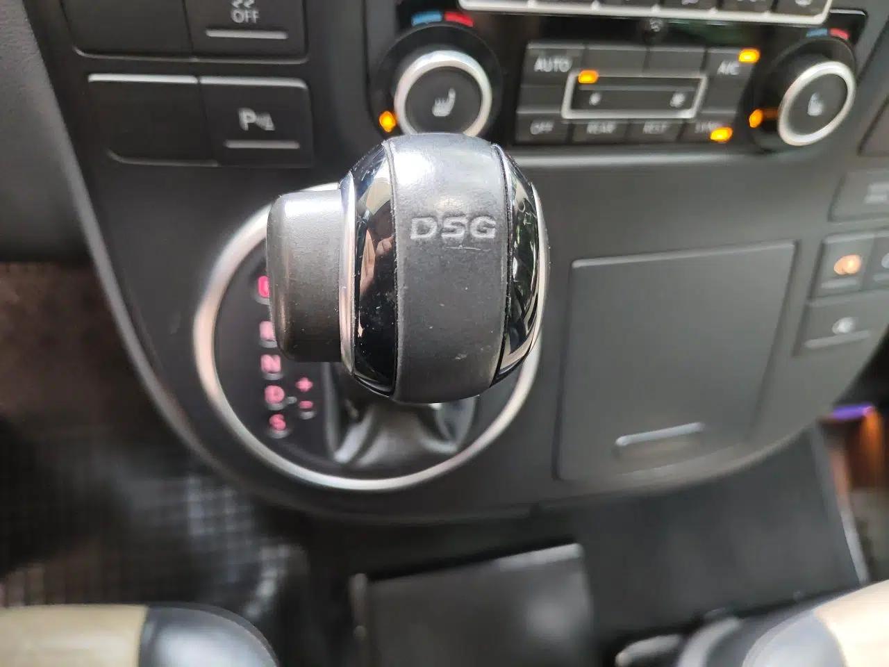 Volkswagen Multivan 2012 2.0 TSI Four-Wheel Drive Deluxe Edition — миниатюра 14