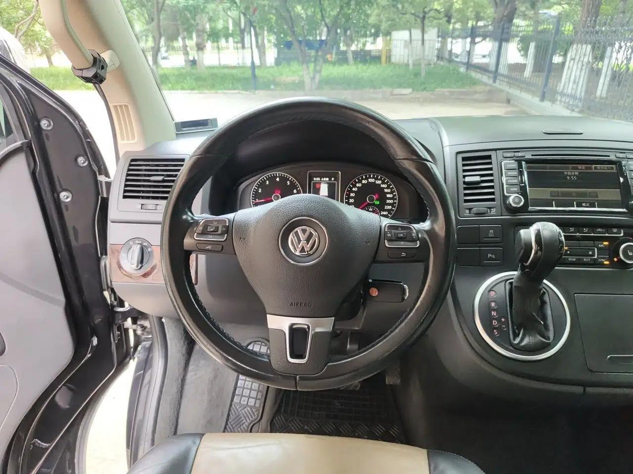 Volkswagen Multivan 2012 2.0 TSI Four-Wheel Drive Deluxe Edition — миниатюра 10