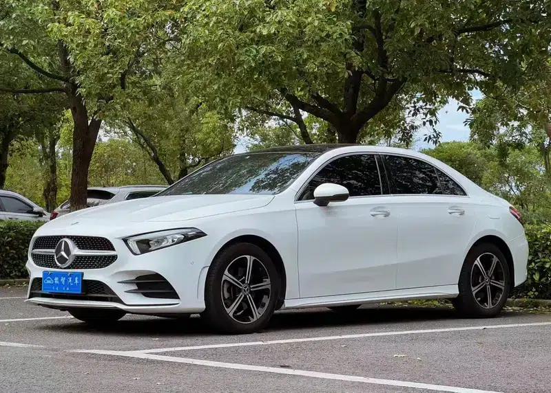 Mercedes-Benz A-Class 2022 Facelift A 200 L Sport Sedan Fashion Edition — миниатюра 1