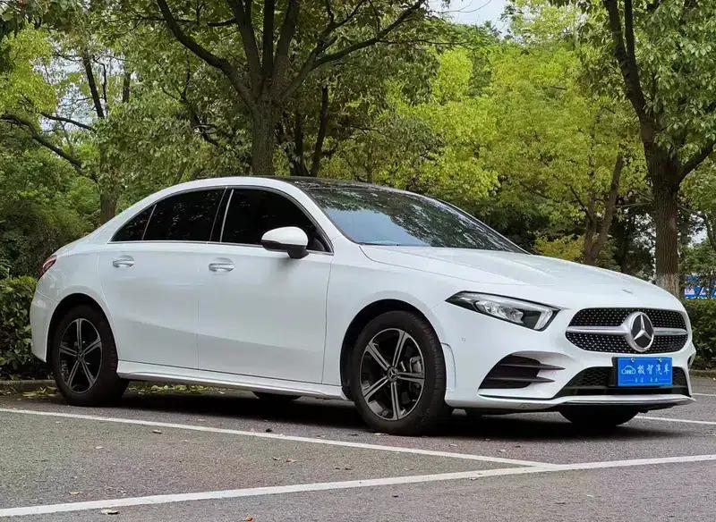 Mercedes-Benz A-Class 2022 Facelift A 200 L Sport Sedan Fashion Edition — миниатюра 3