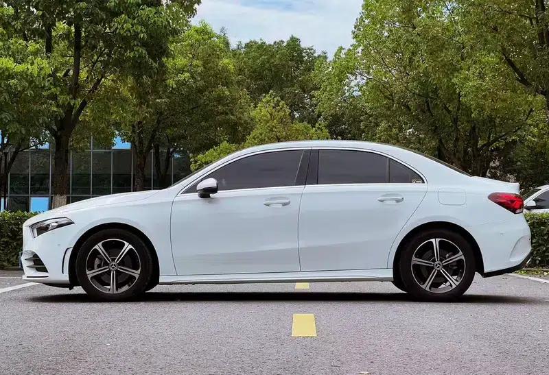 Mercedes-Benz A-Class 2022 Facelift A 200 L Sport Sedan Fashion Edition — миниатюра 4