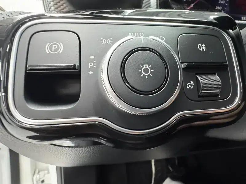 2024 Mercedes-Benz A-Class A 180 L — миниатюра 11