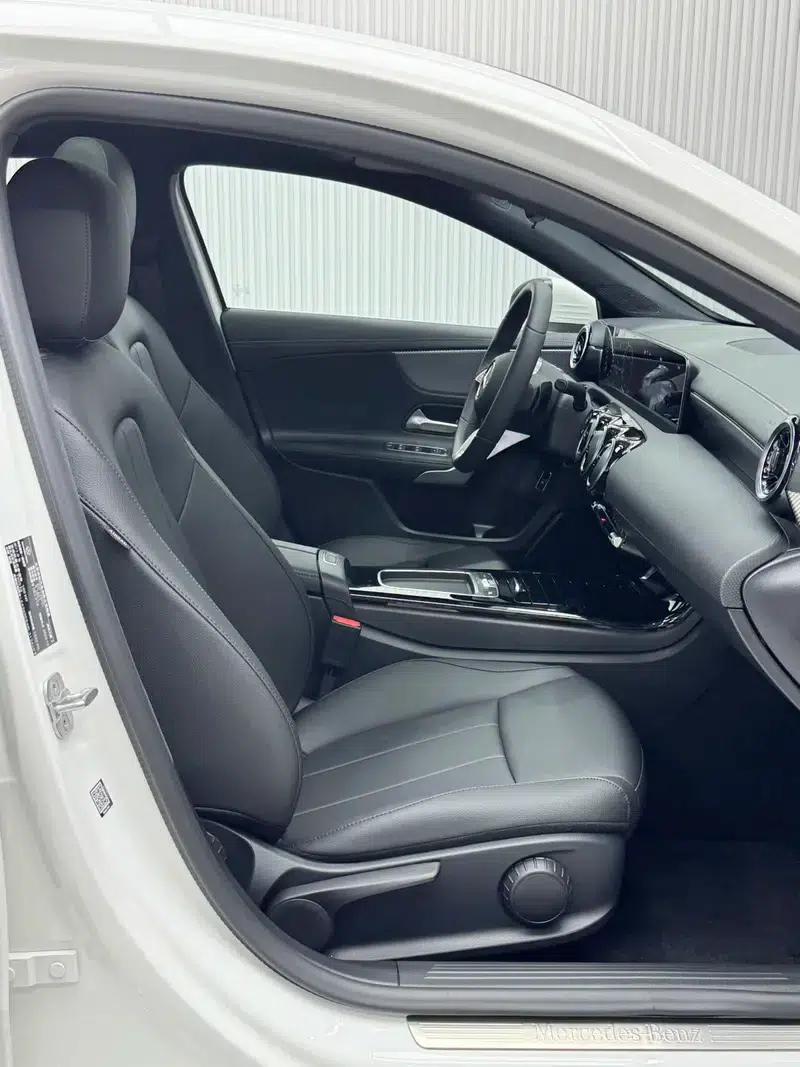 2024 Mercedes-Benz A-Class A 180 L — миниатюра 18