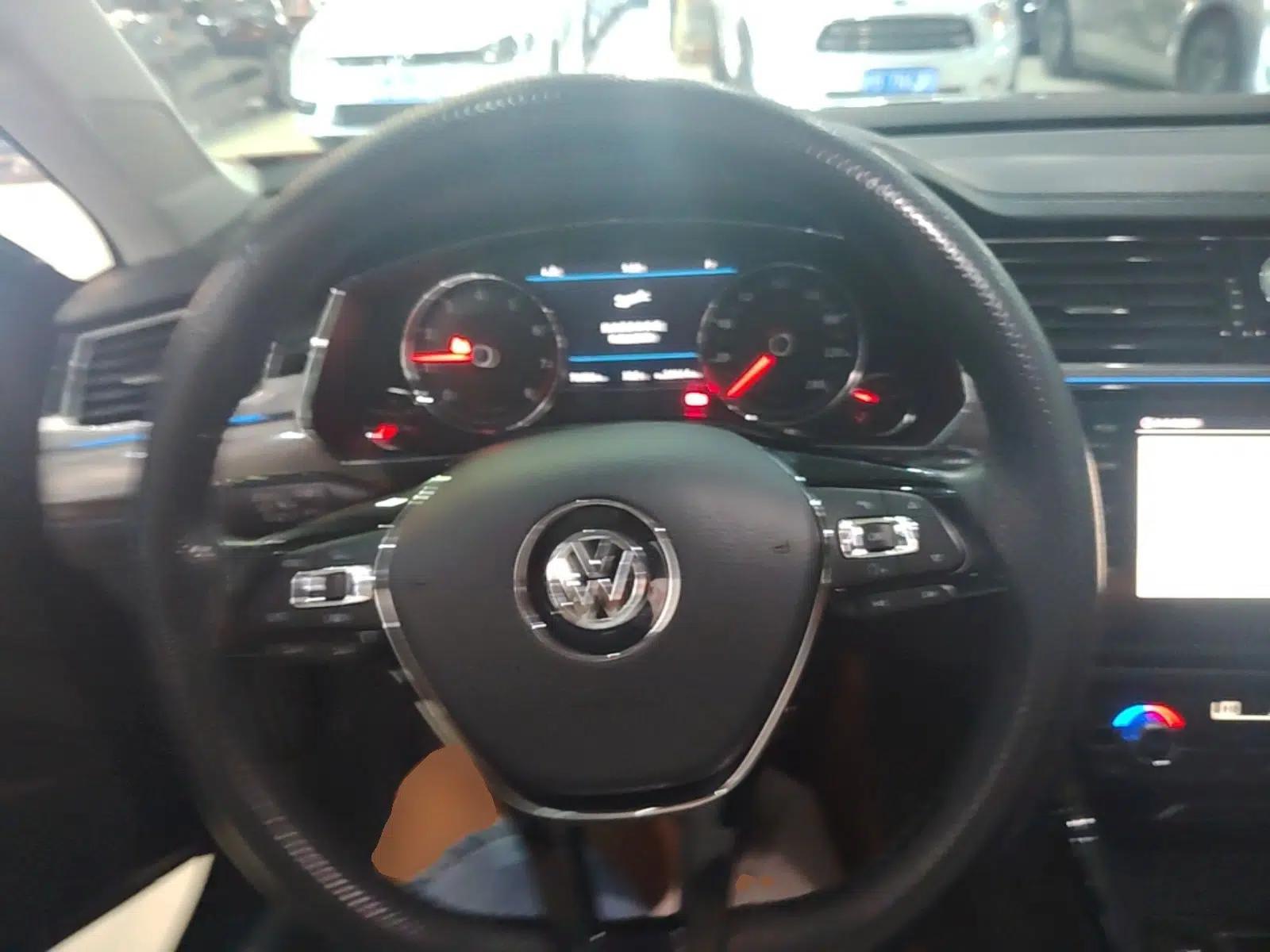 Volkswagen Phideon 2019 380TSI Two-Wheel Drive Business Edition China VI Standard — миниатюра 13