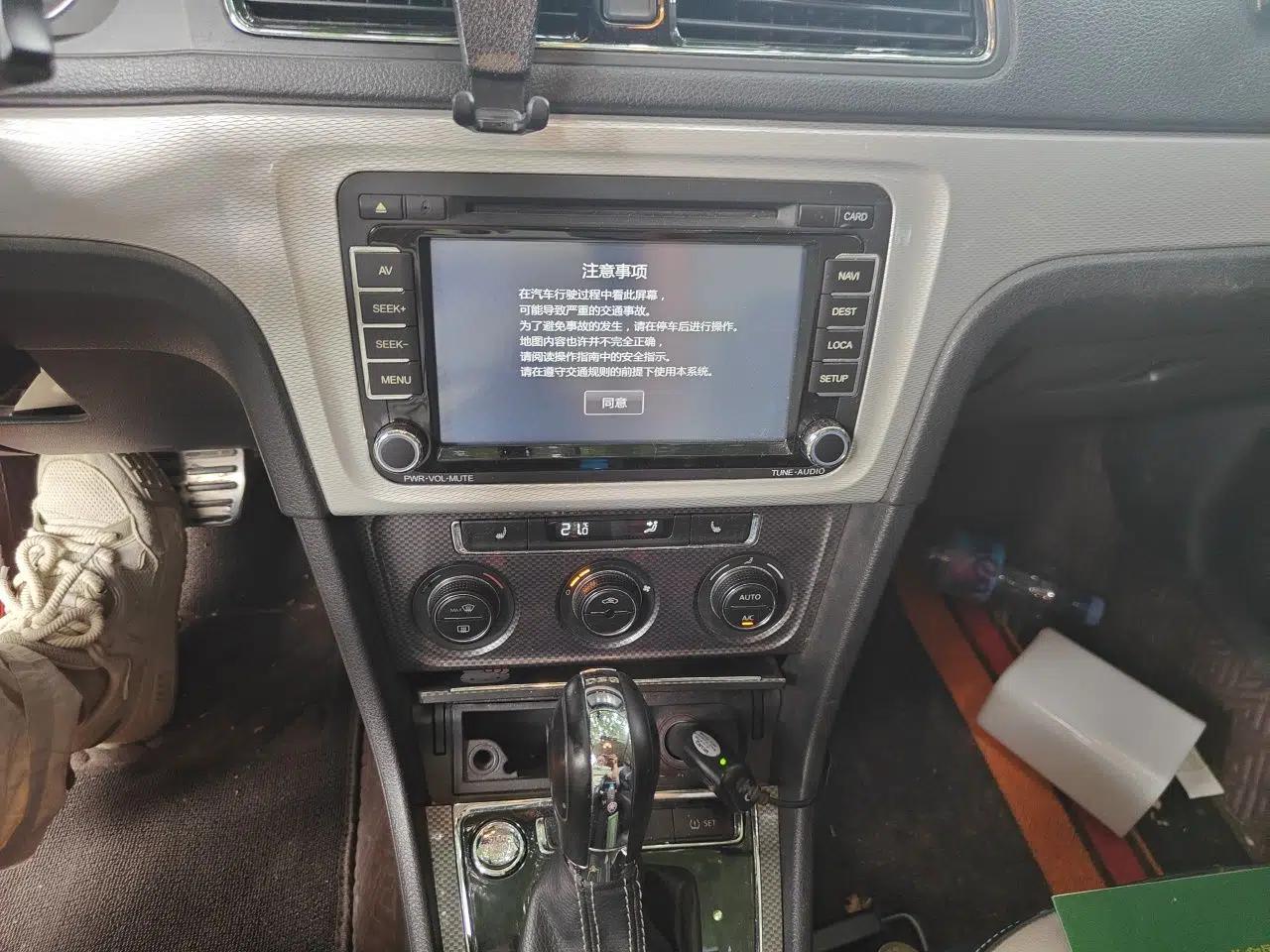 Volkswagen Cross Lavida 2014 1.4TSI DSG — миниатюра 13