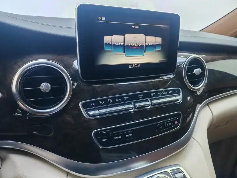 Mercedes-Benz V-Class 2017 V 260 L Limited Edition — миниатюра 17