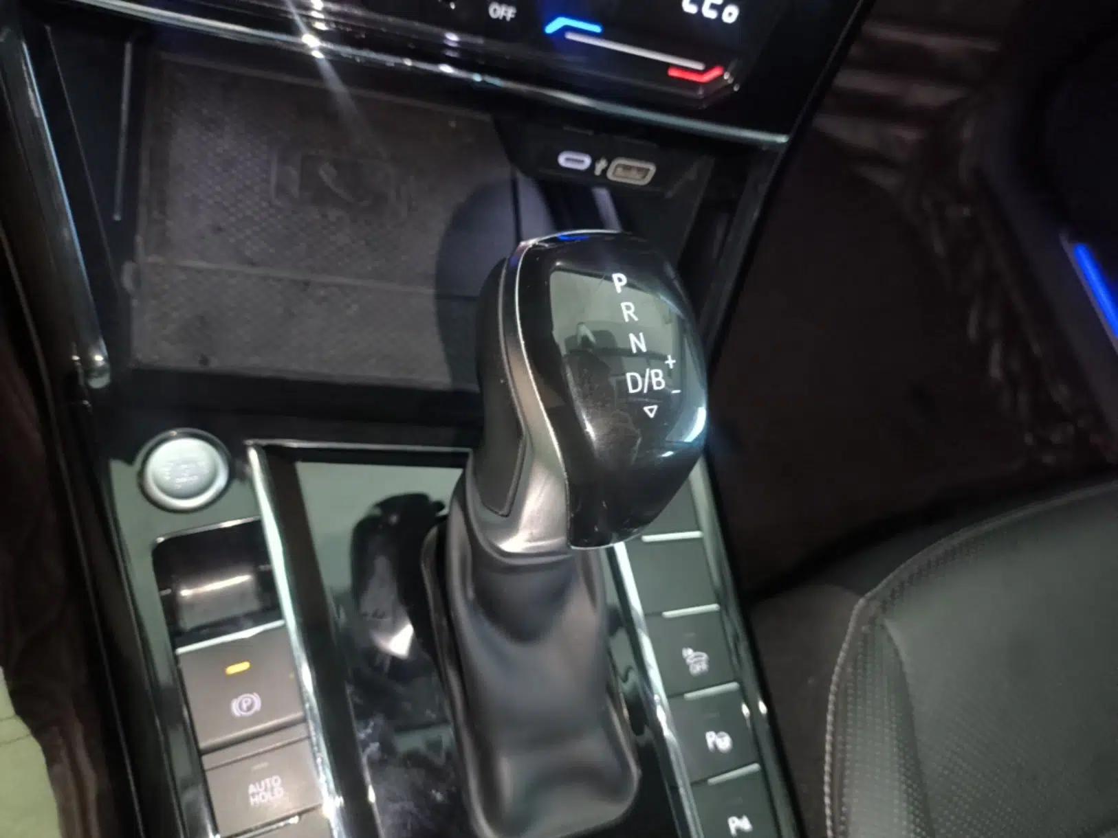 Volkswagen Passat New Energy 2023 430 PHEV Hybrid Luxury Edition — миниатюра 16