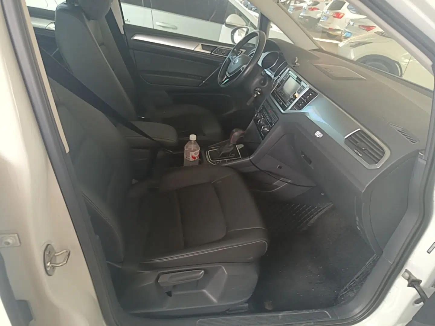 Volkswagen Golf Sportsvan 2019 280TSI Automatic Trendy Edition China V Standard — миниатюра 19
