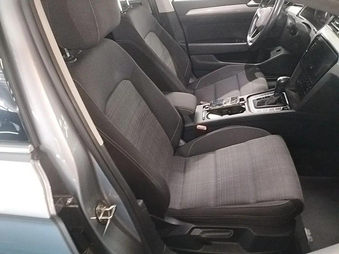 Volkswagen Variant 2021 2.0T Comfort Edition — миниатюра 19
