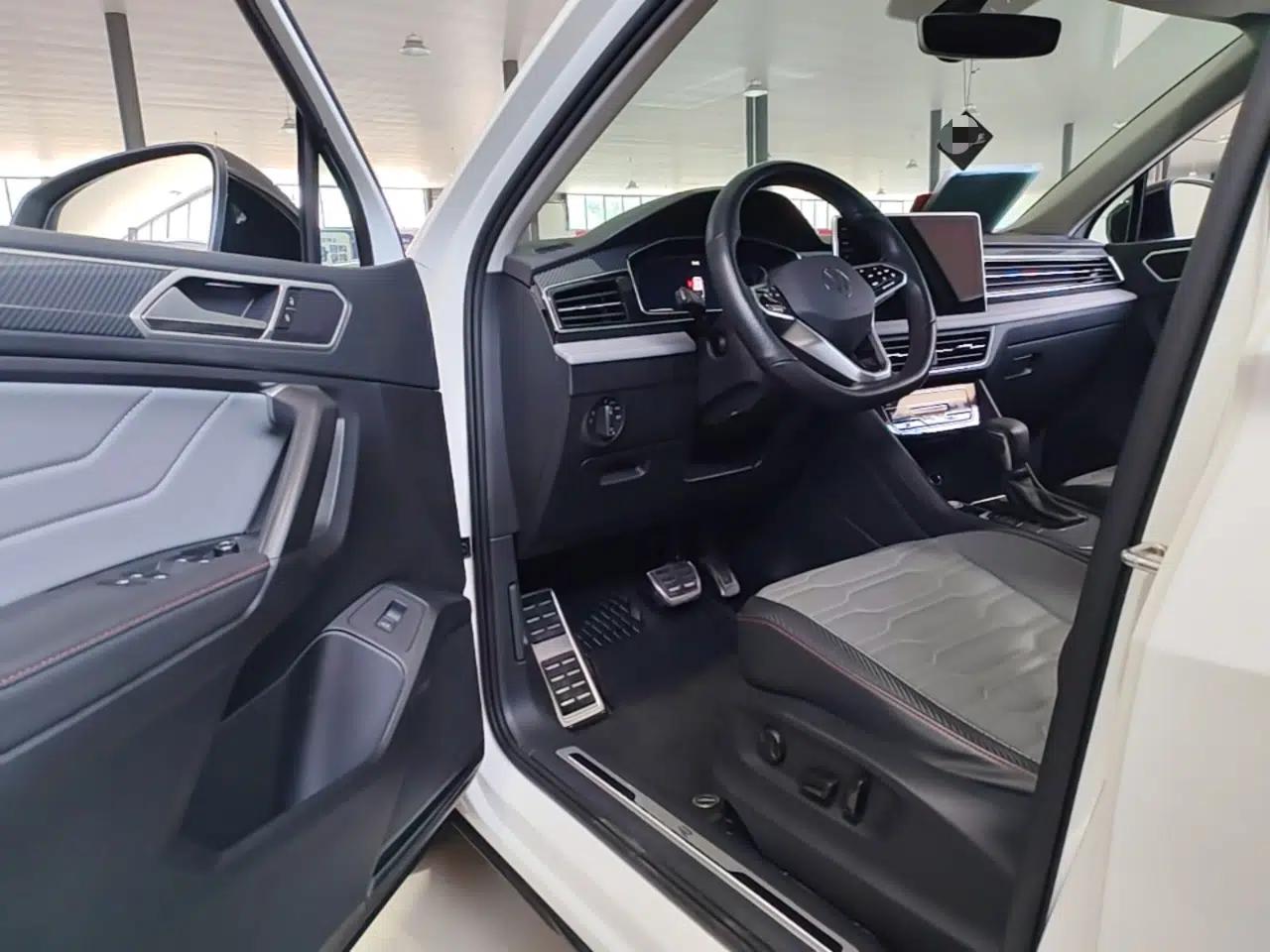 Volkswagen Tiguan X 2022 330TSI Two-Wheel-Drive Flagship Edition — миниатюра 18