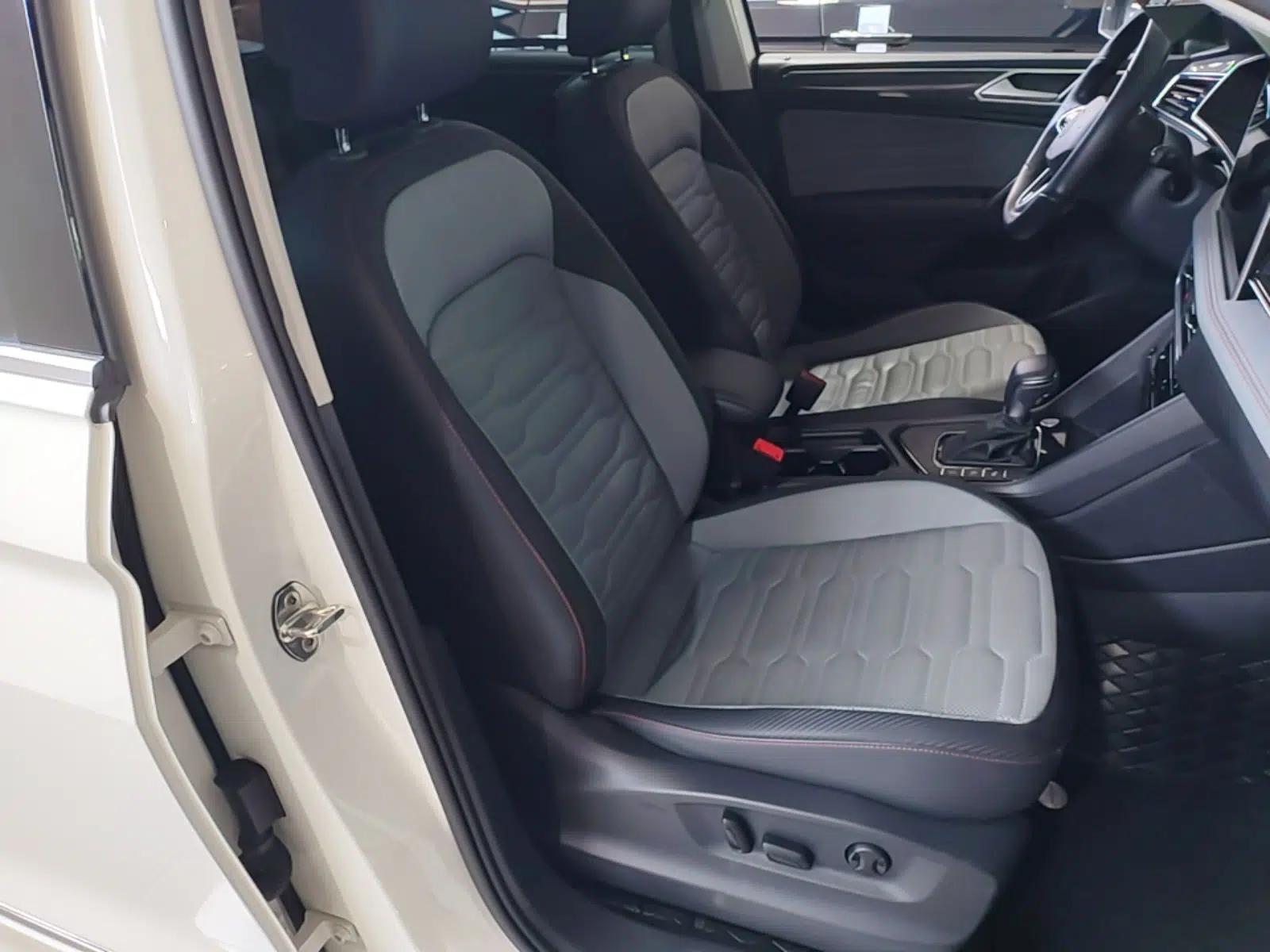 Volkswagen Tiguan X 2022 330TSI Two-Wheel-Drive Flagship Edition — миниатюра 19