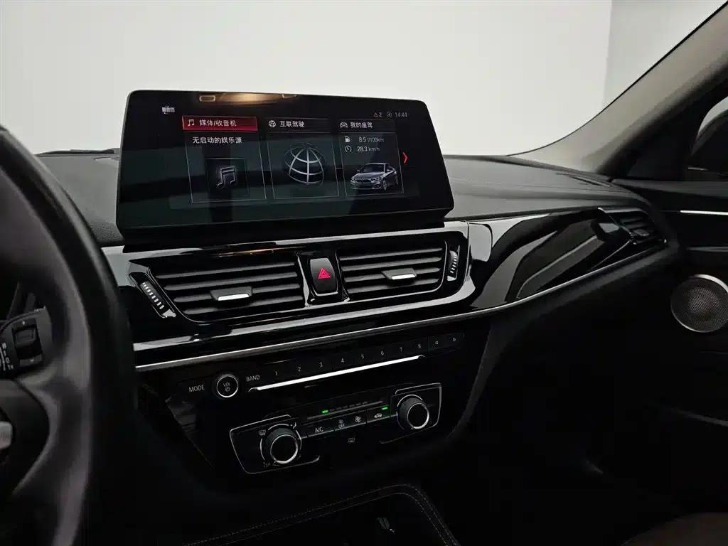 BMW 1 Series 2023 125i M Sport Shadow Edition — миниатюра 11