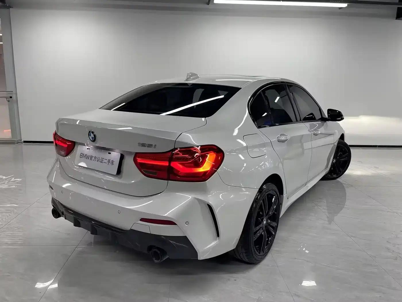 2022 BMW 1 Series 125i M Sport Shadow Edition — миниатюра 4