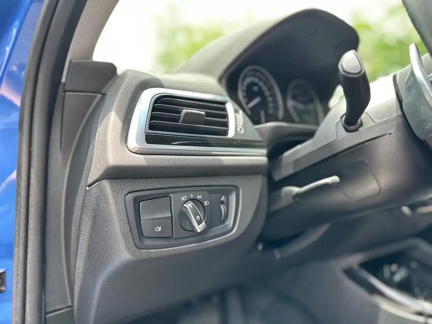 2020 BMW 1 Series 125i Leading M Sport Package — миниатюра 11