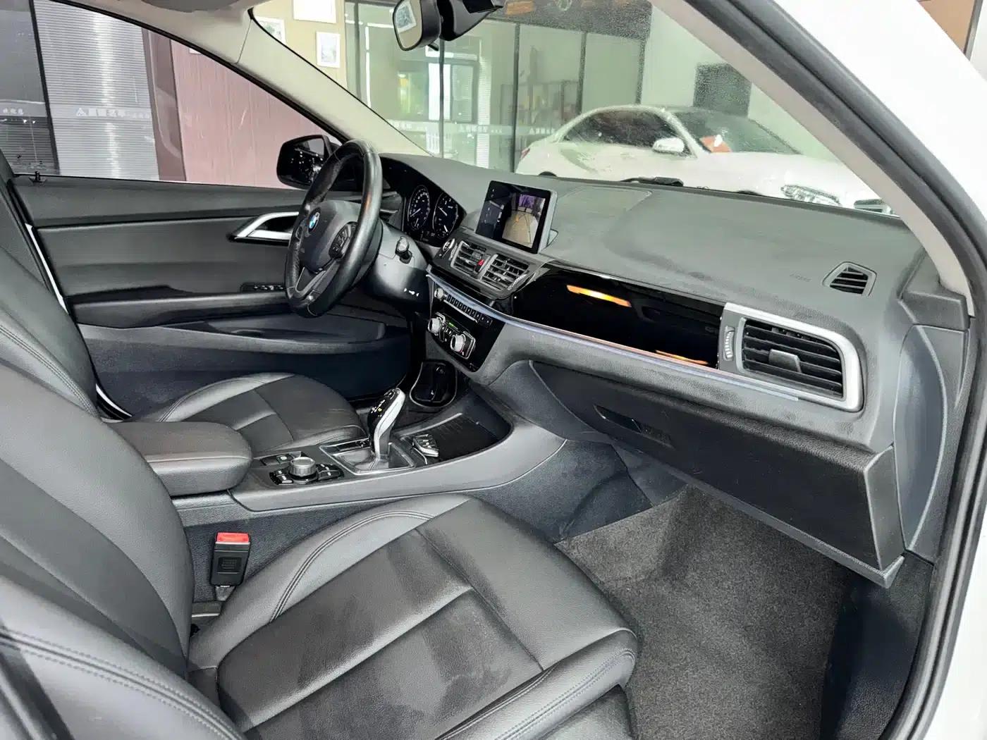 BMW 1 Series 2020 120i Fashion Edition — миниатюра 11