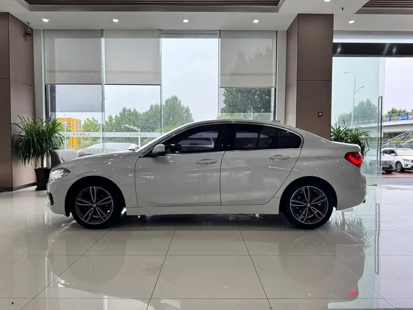 BMW 1 Series 2020 120i Fashion Edition — миниатюра 23