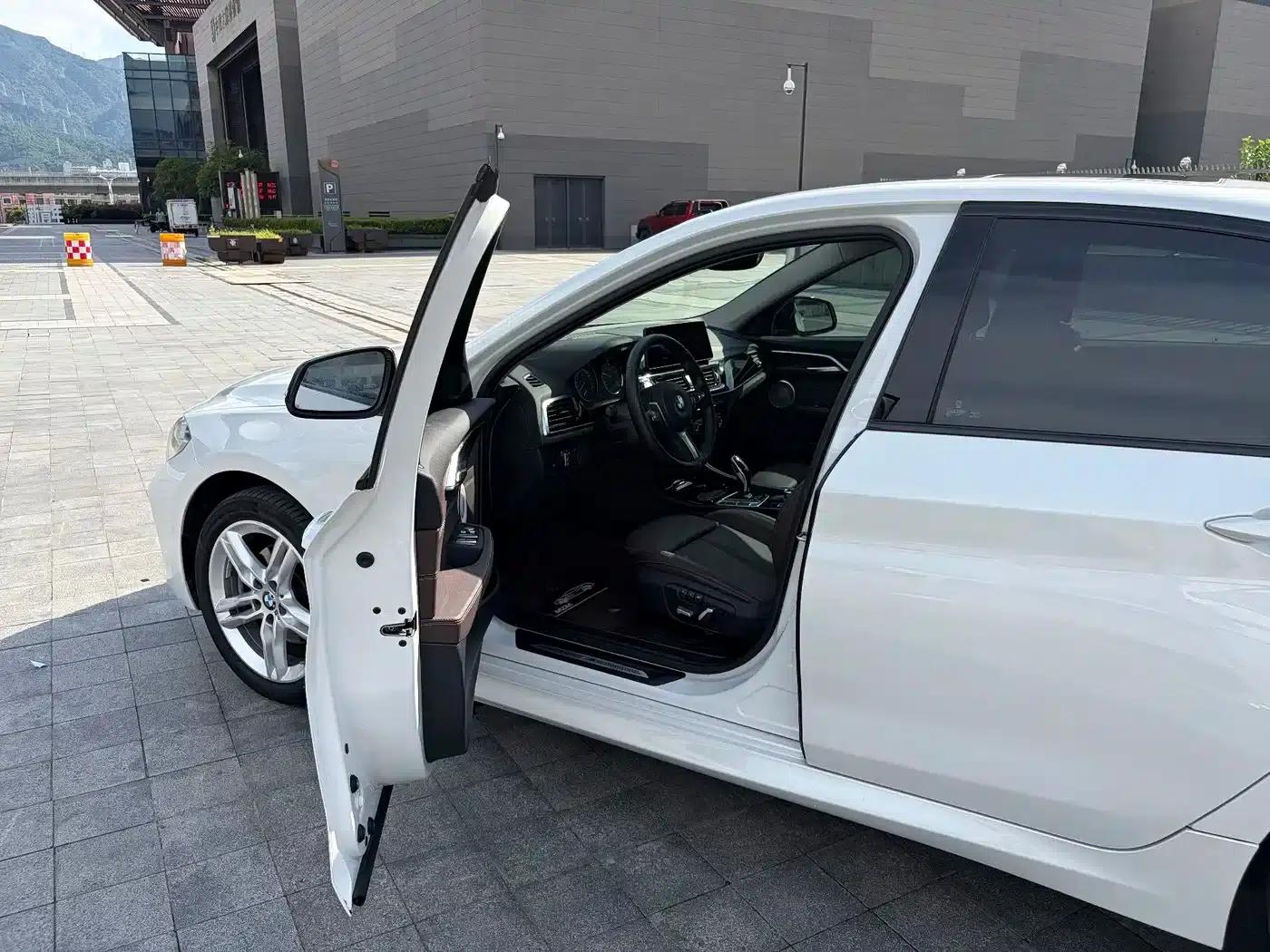 2020 BMW 1 Series 120i M Sport Package — миниатюра 11