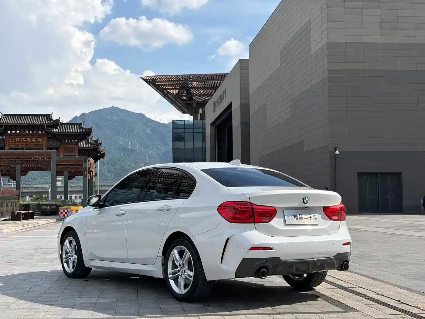 2020 BMW 1 Series 120i M Sport Package — миниатюра 7