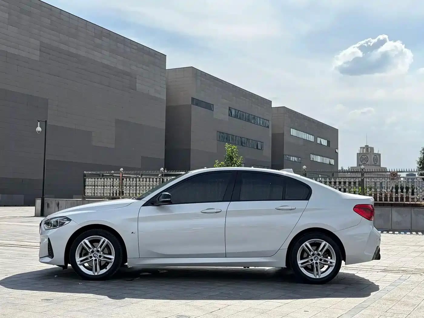 2020 BMW 1 Series 120i M Sport Package — миниатюра 10