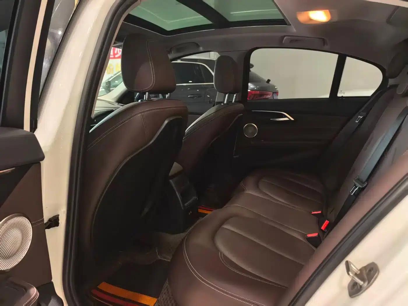 2023 BMW 1 Series 120i M Sport Edition — миниатюра 12