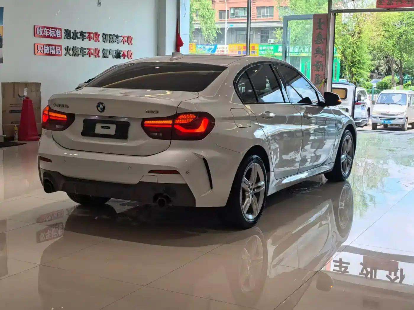 2023 BMW 1 Series 120i M Sport Edition — миниатюра 6