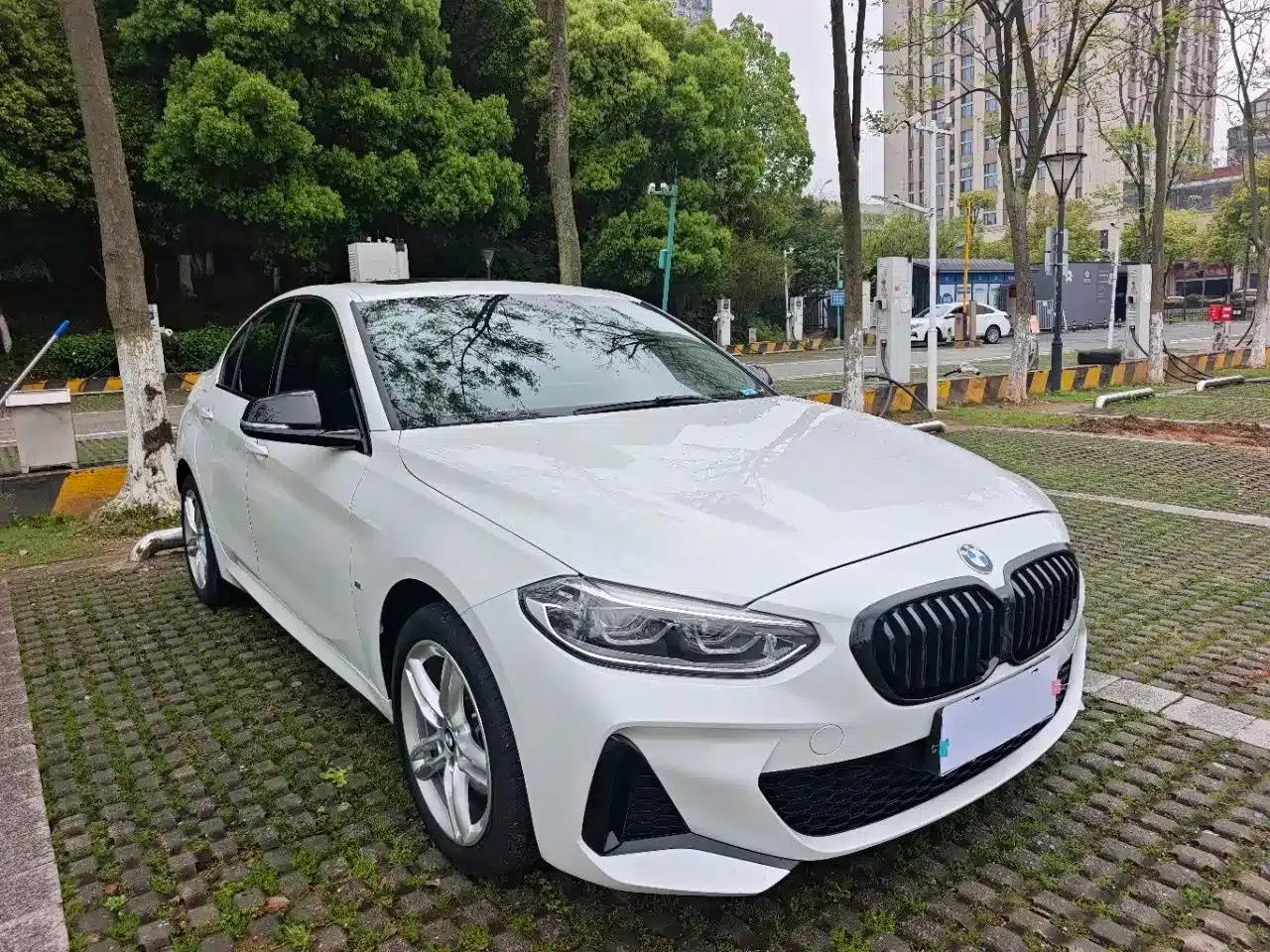 2022 BMW 1 Series 120i M Sport Shadow Edition — миниатюра 3