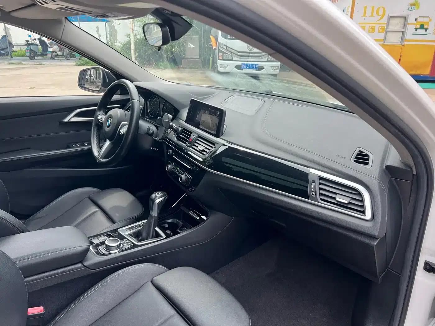 2019 BMW 1 Series 118i M Sport Package — миниатюра 21