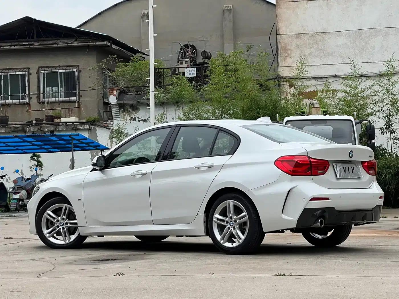 2019 BMW 1 Series 118i M Sport Package — миниатюра 4